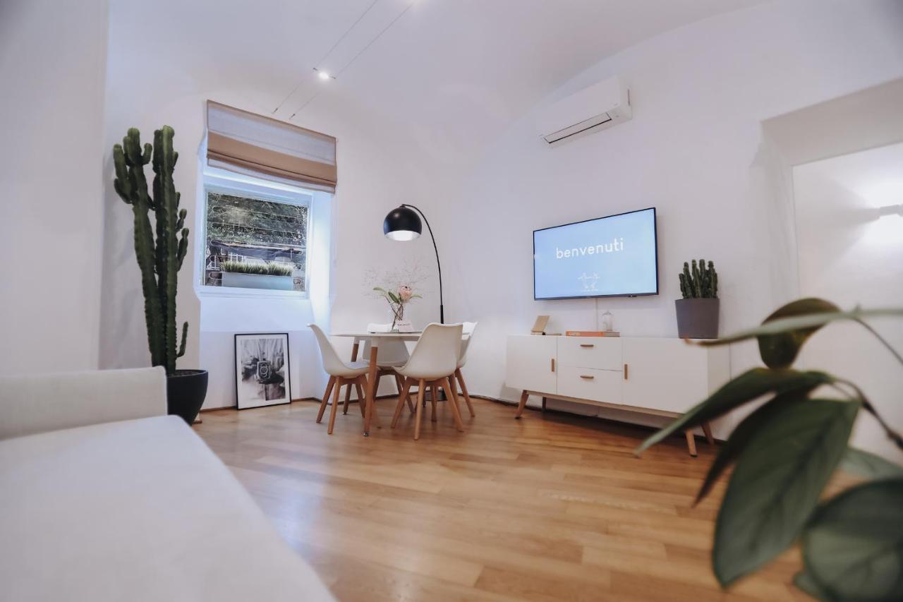 Insieme Suites Napoli Bagian luar foto